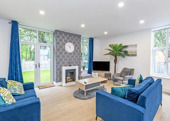 Family And Dog Friendly Luxury 3 Bed Property - With Hot Tub