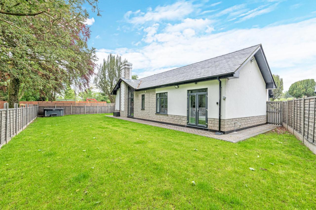 Holiday home Family And Dog Friendly Luxury 3 Bed - With Hot Tub *